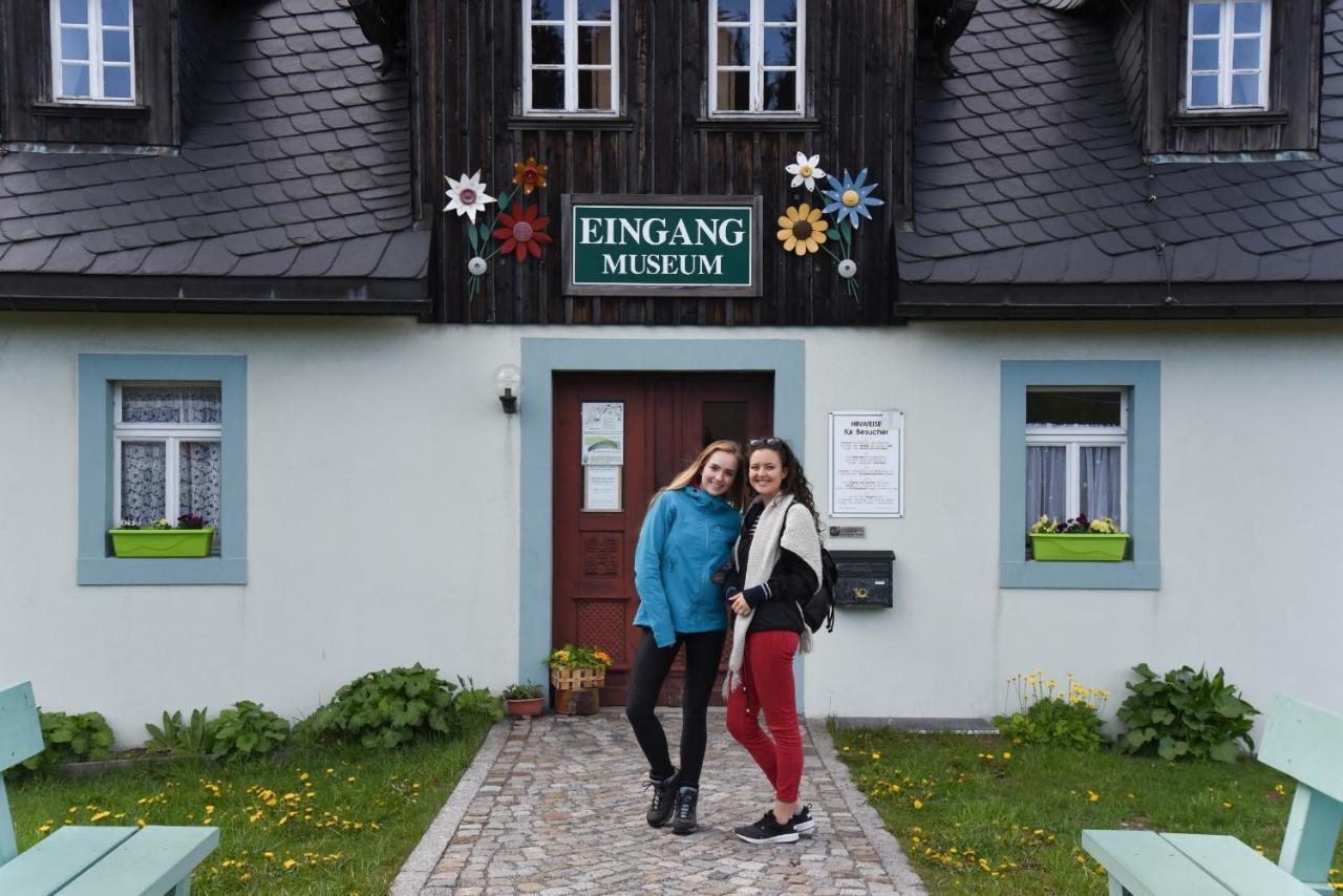 Hotel Erbgericht Buntes Haus Seiffen Exterior foto